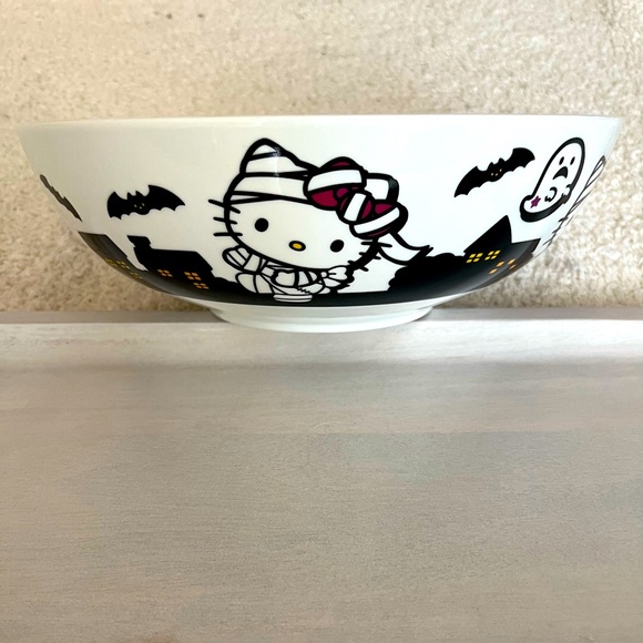 Hello Kitty Large Holiday Bowl. - Picture 1 of 2